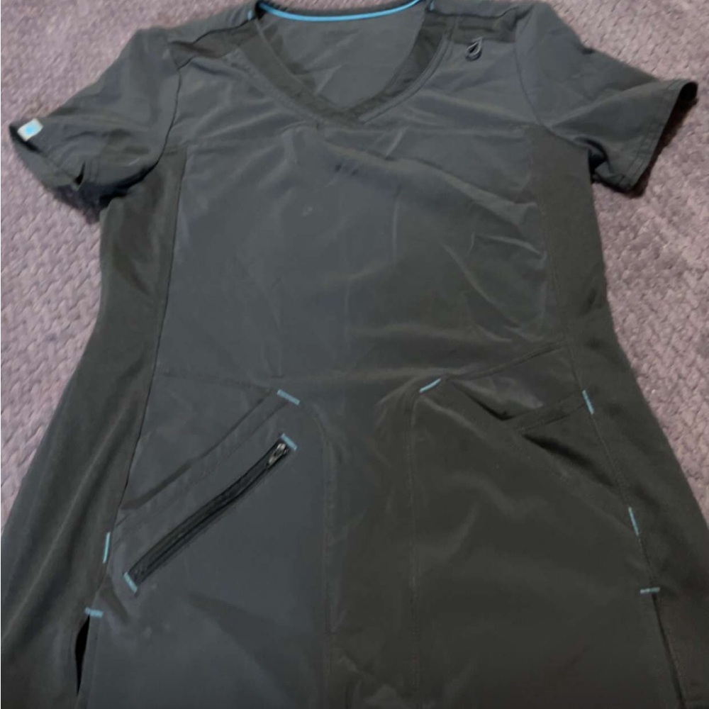 Scrub shirt